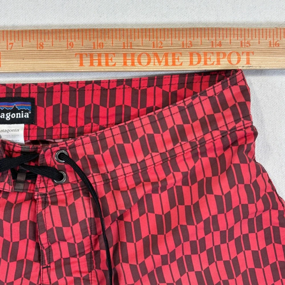 Patagonia Mens 30 Board Shorts Red Black Geometric Chevron Swim Trunks Nylon